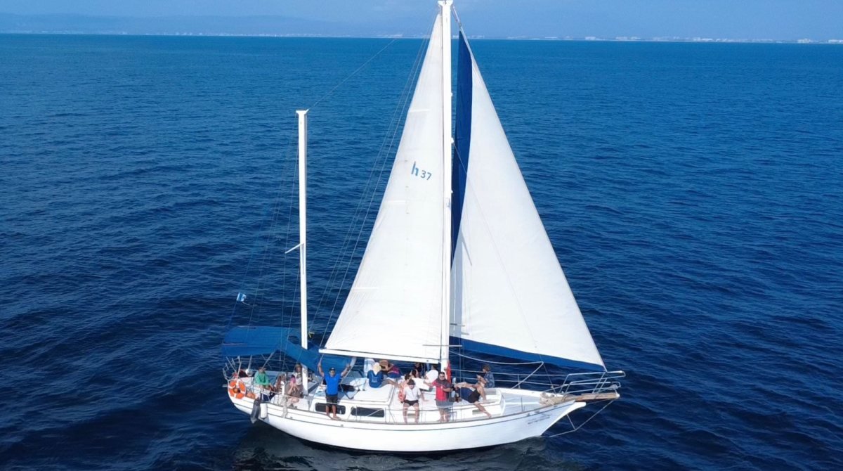 Yate privado en Puerto Vallarta: ¿medio día o día completo? Itinerarios reales
